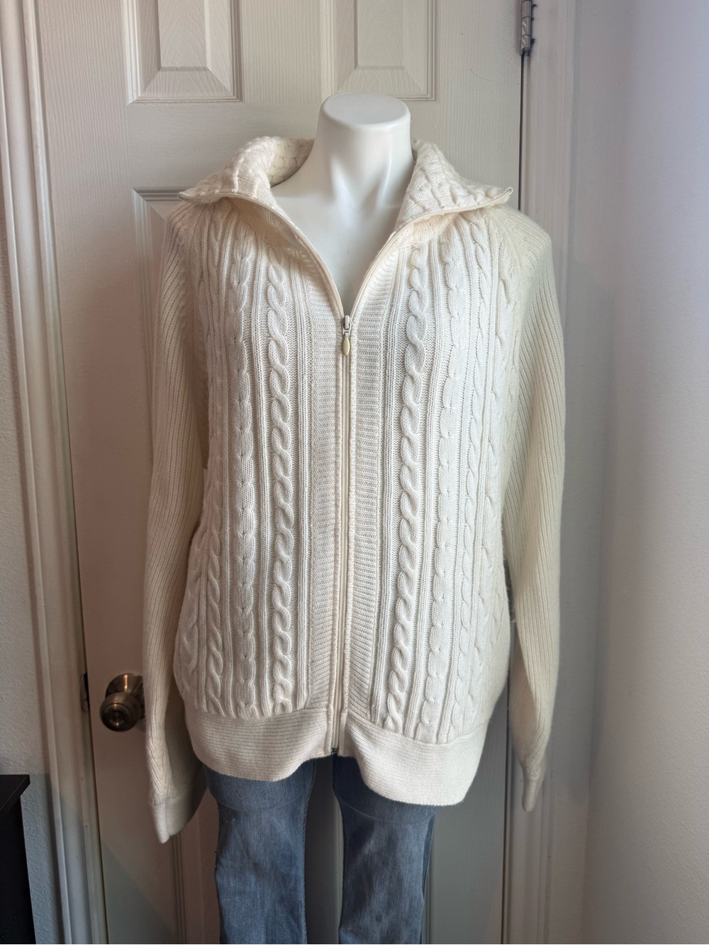 Vintage Women's Cream Cable-Knit Zip Cardigan Sweater